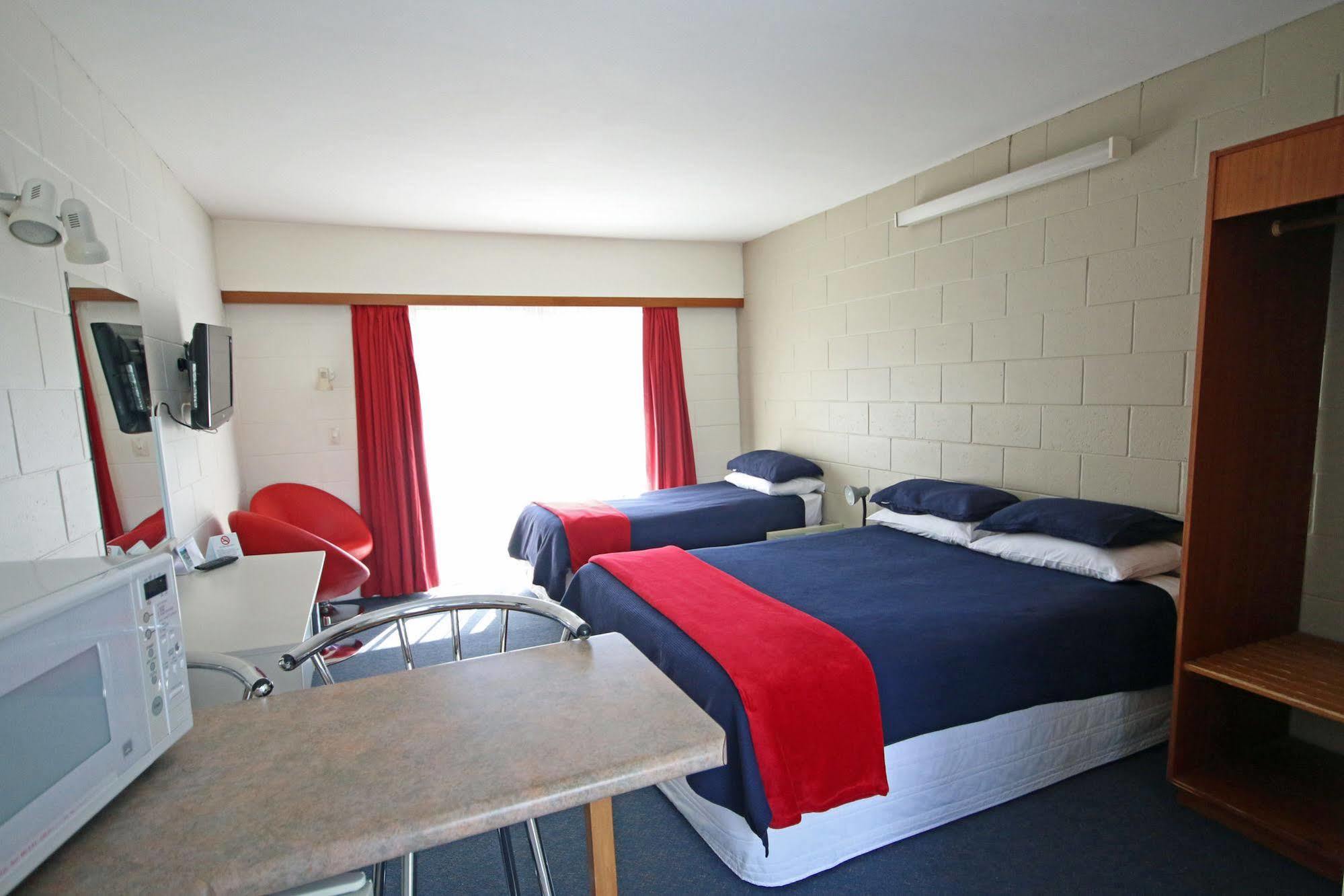 Midway Pacifica Lodge Lower Hutt Bagian luar foto