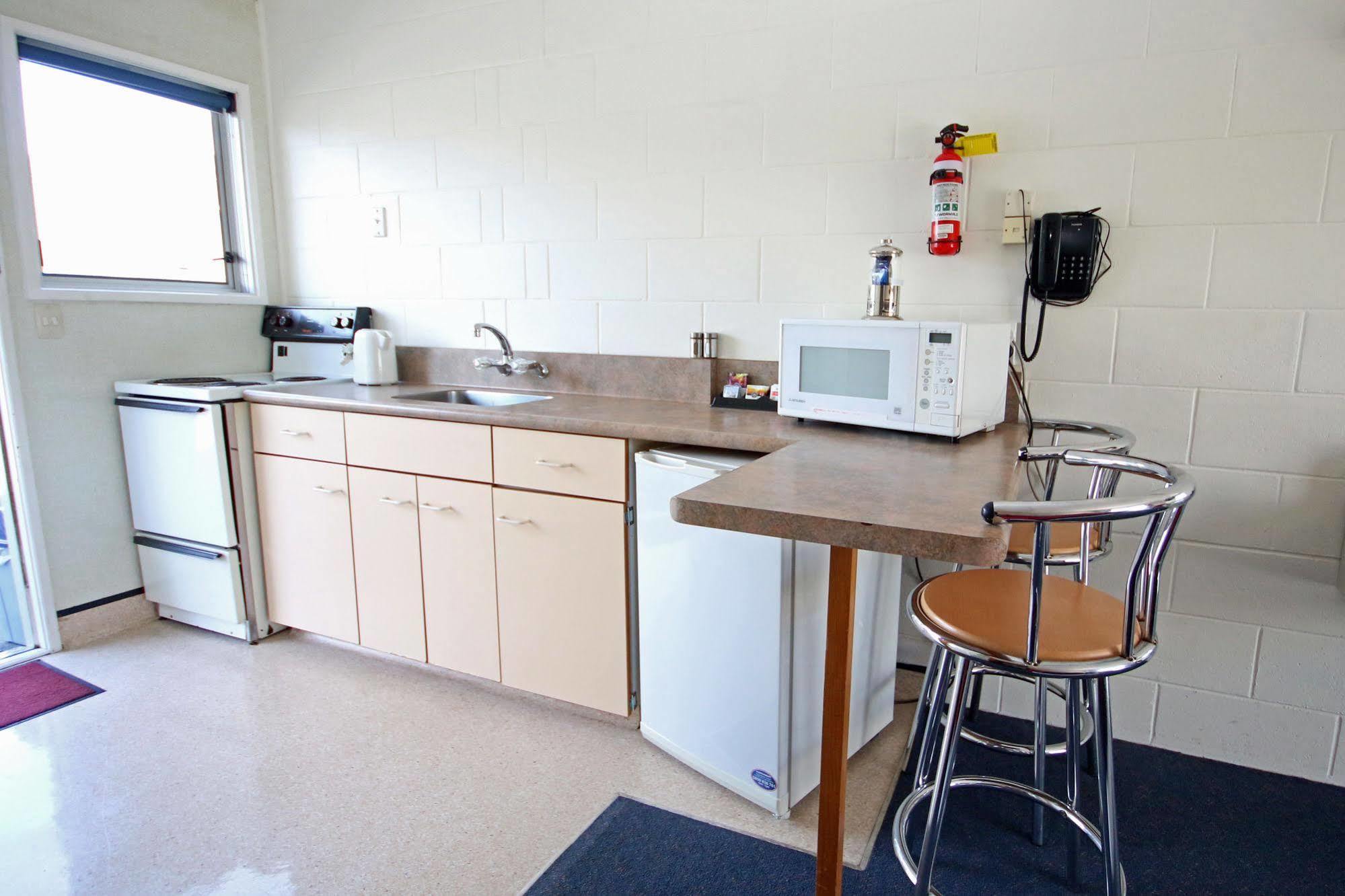 Midway Pacifica Lodge Lower Hutt Bagian luar foto