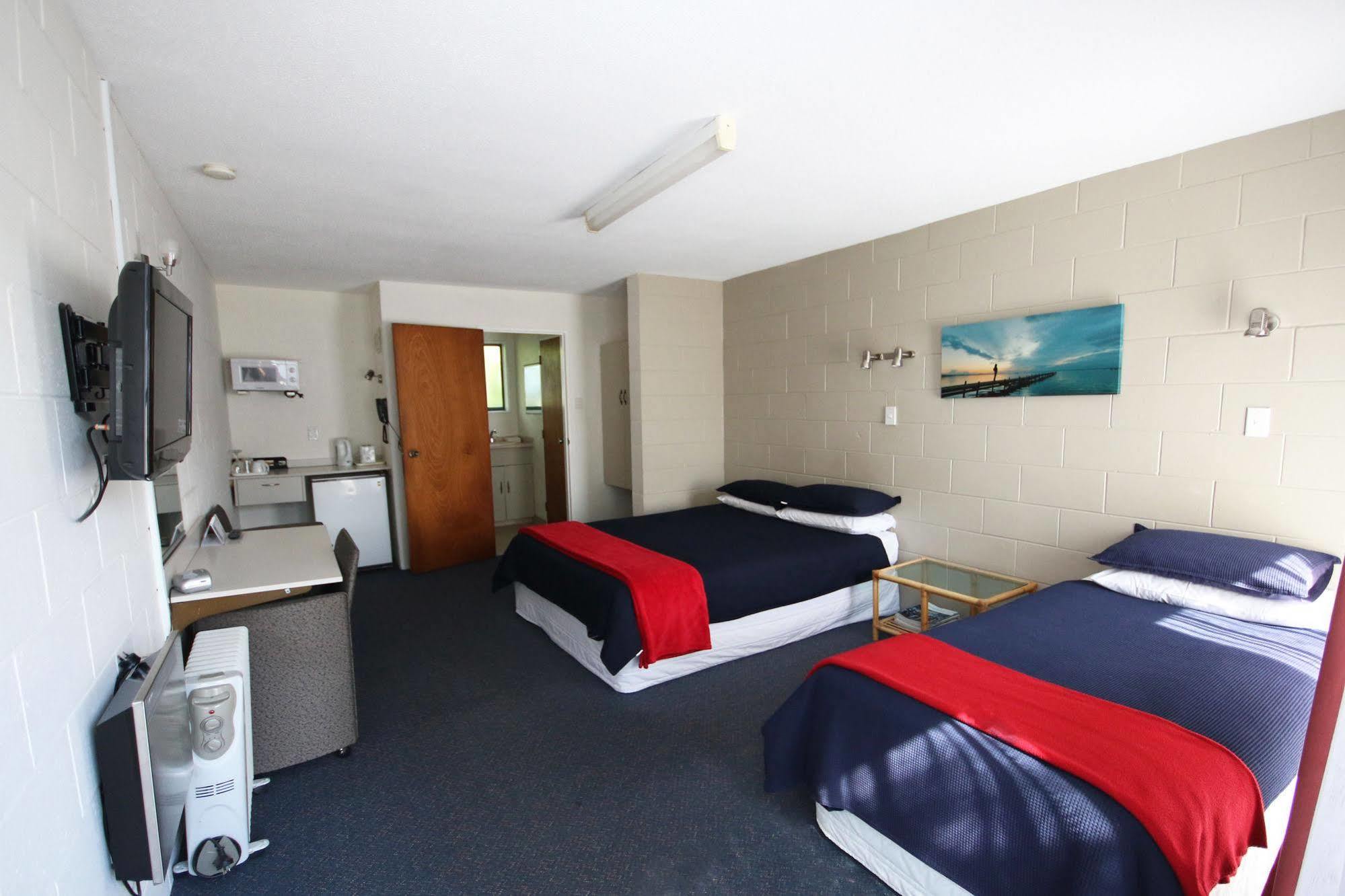 Midway Pacifica Lodge Lower Hutt Bagian luar foto