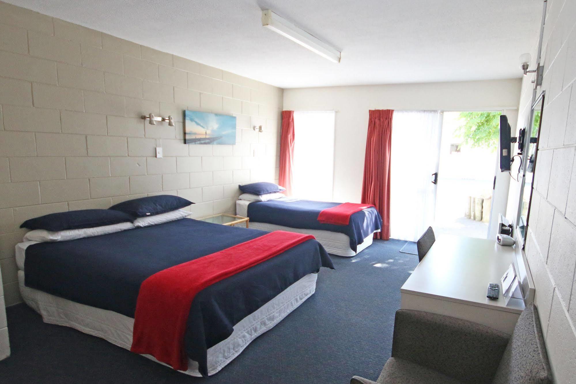 Midway Pacifica Lodge Lower Hutt Bagian luar foto