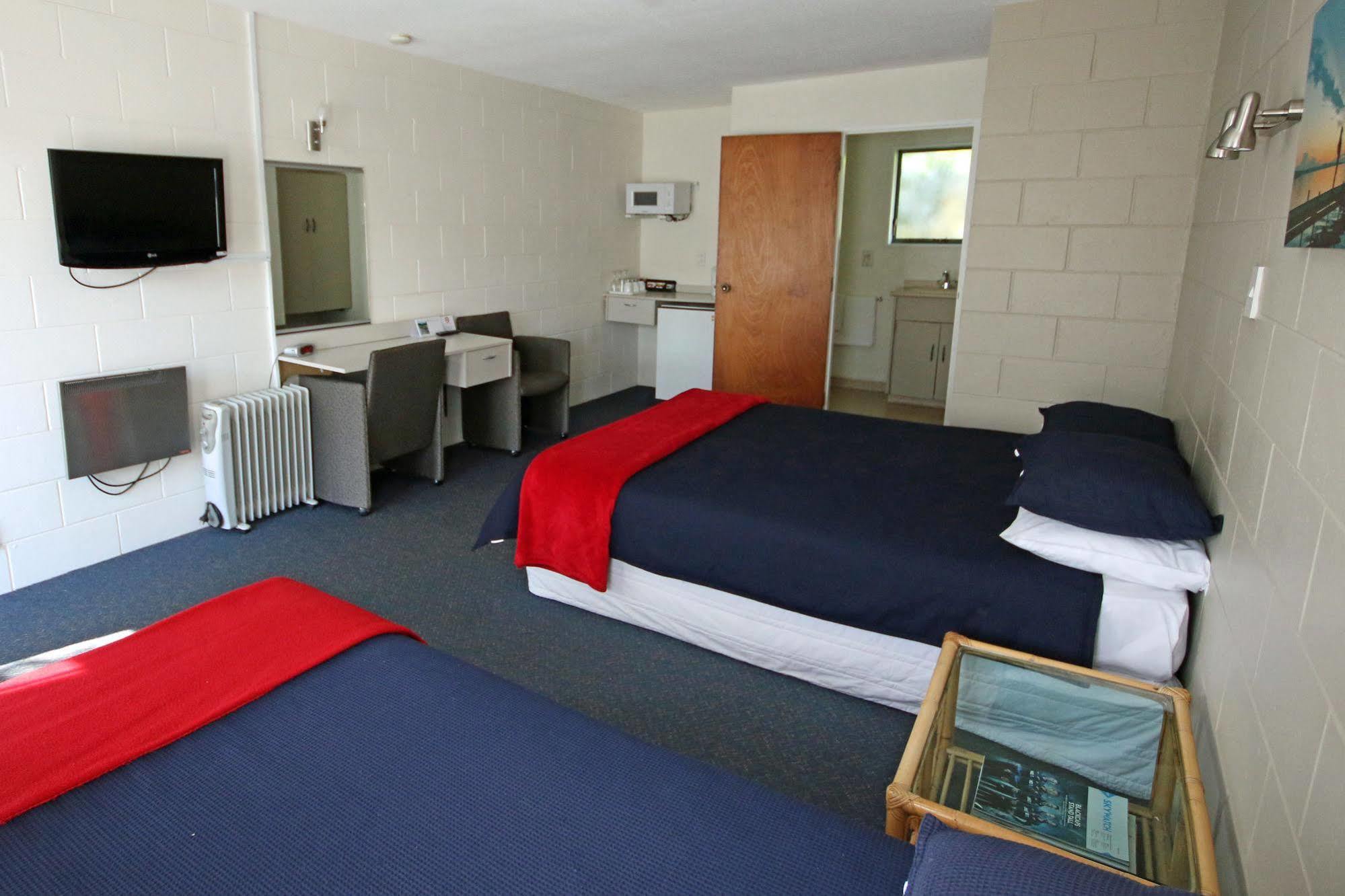 Midway Pacifica Lodge Lower Hutt Bagian luar foto