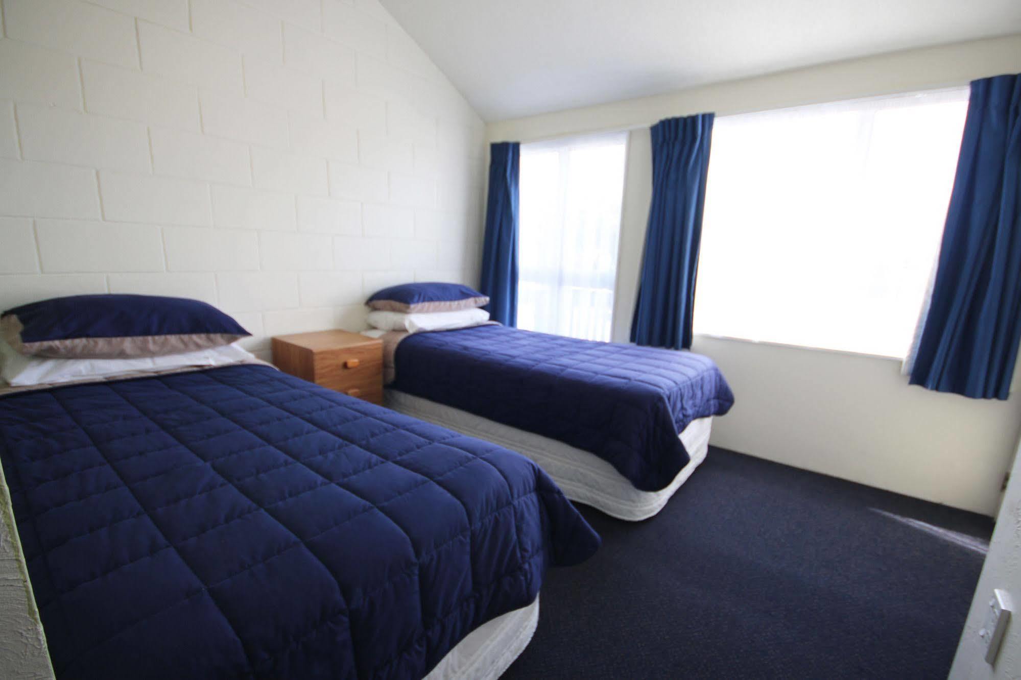 Midway Pacifica Lodge Lower Hutt Bagian luar foto